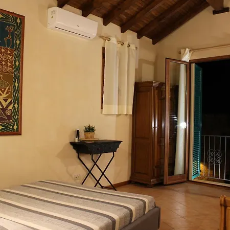 In Centro Citta, Nei Vicoli Del Borgo * サンレモ