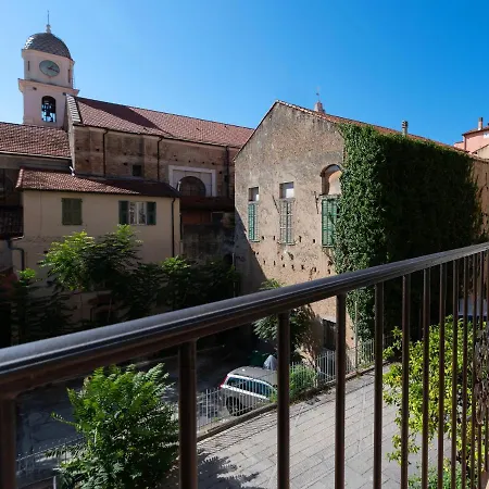 In Centro Citta, Nei Vicoli Del Borgo サンレモ