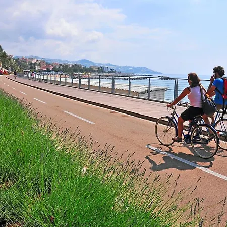 In Centro Citta, Nei Vicoli Del Borgo アパート サンレモ