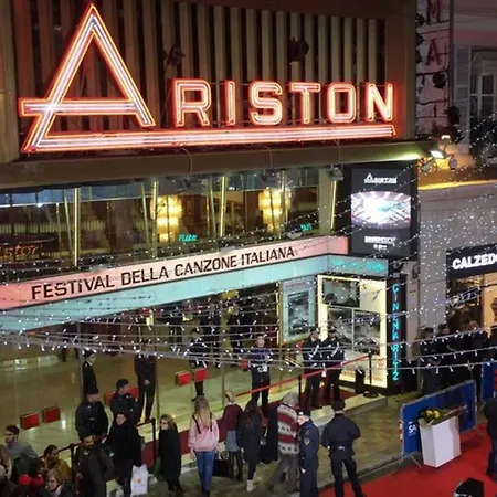 In Centro Citta, Nei Vicoli Del Borgo Lägenhet