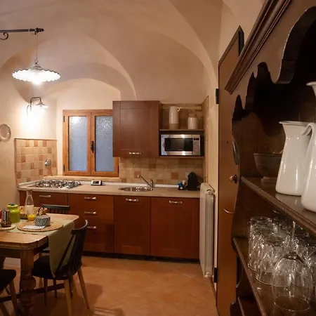 In Centro Citta, Nei Vicoli Del Borgo * Sanremo