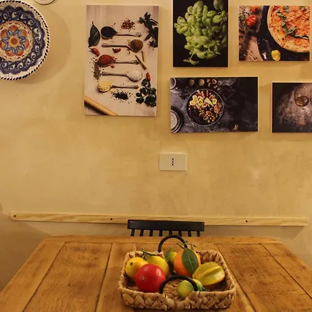 In Centro Citta, Nei Vicoli Del Borgo